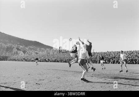 Aktuell 41 - 2 - 1969: SIF/Ham-kam gegen das Halbfinale im Cup zwischen Strømsgodset und Ham-kam endete mit 0:0 im Marienlyst-Stadion in Drammen. Es wird also ein Rematch geben. Es wird in Hamar gespielt. Foto: Ivar Aaserud / aktuell / NTB ***FOTO NICHT VERARBEITET*** *Text wird automatisch übersetzt* Stockfoto