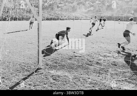 Aktuell 41 - 2 - 1969: SIF/Ham-kam gegen das Halbfinale im Cup zwischen Strømsgodset und Ham-kam endete mit 0:0 im Marienlyst-Stadion in Drammen. Es wird also ein Rematch geben. Es wird in Hamar gespielt. Foto: Ivar Aaserud / aktuell / NTB ***FOTO NICHT VERARBEITET*** *Text wird automatisch übersetzt* Stockfoto