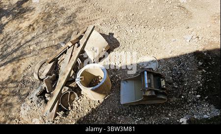 Bauschutt: Betonschutt, Werkzeuge und Materialien. Hochwertige Fotos Stockfoto