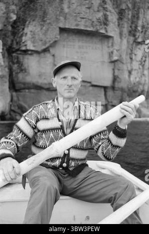 Aktuell 38 - 3 - 1969: Siljan geht auf Gegenangriff Im Streit um Elchjagdrechte in Siljan hat Landwirtschaftsminister Bjarne Lyngstad, der für Grundbesitzer Treschow kniete, Mitglieder von Siljans Spielbrett aus Protest zurückgetreten. Der Minister hat einen einstimmigen gemeinderat in Siljan ignoriert und G. A. Treschow unbegrenzte Macht gegeben, damit er seine privaten Jagdinteressen so gut wie er will über das Spielbrett und den gemeinderat hinweg übertrumpfen kann. Foto: Sverre A. Børretzen / Bjørn Honerød / aktuell / NTB ***FOTO NICHT VERARBEITET*** *Text wird automatisch übersetzt* Stockfoto