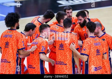 November 2020, Valencia, SPANIEN: Bojan Dubljevic, Spieler von Valencia Basket. feuern Sie Ihr Team vor dem Spiel während des Basketballspiels der spanischen Liga ACB, das zwischen Valencia Basket und Real Madrid im Pavillon Fuente de San Luiz, La Fonteta, ausgetragen wurde. Am 1. November. 2020 (Kreditbild: © Ivan Terron/AFP7 Via ZUMA Wire) Stockfoto