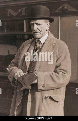 9. Juni 2020, USA: Britischer Schauspieler C. Aubrey Smith verlässt Waterloo Station, London, England für seine Reisen nach Amerika, Half-Length Portrait, 1940er Jahre (Bild: © JT Vintage/Glasshouse Via ZUMA Wire) Stockfoto