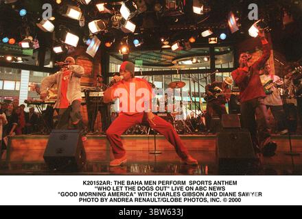 1. JANUAR 2011 - K20152AR: DIE BAHA-MÄNNER SPIELEN SPORTHYMNE.“„WER LÄSST DIE HUNDE RAUS“ LIVE IN ABC-NACHRICHTEN.“ „GUTEN MORGEN AMERIKA“ MIT CHARLES GIBSON UND DIANE SAWYER. (Kreditbild: © Andrea Renault/ZUMA Wire) Stockfoto