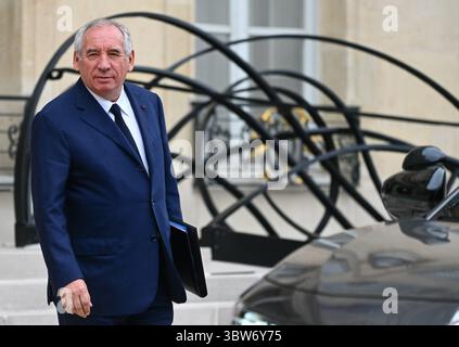Paris, Frankreich. Juli 2025. Premierminister Francois Bayrou verließ den Ministerrat am 16. Juli 2025 im Elysee-Palast in Paris. - 16/07/2025 - France/Ile-de-France (Region)/Paris - Julien Mattia/Le Pictorium Credit: LE PICTORIUM/Alamy Live News Stockfoto