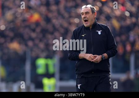 Roma, Italien. Januar 2024. Foto Alessandro Garofalo/LaPresse 14 gennaio 2024 Roma, Italia Sport calcio Lazio vs Lecce - Campionato di calcio Serie A TIM 2023/2024 - stadio Olimpico Nella Foto: Maurizio Sarri allenatore (SS Latium); 14. Januar 2024 Rom, Italien Sport Fußball Latium vs Lecce - italienische Fußballmeisterschaft Liga A TIM 2023/2024 - Olympisches Stadion. Auf dem Bild: Maurizio Sarri Coach (SS Lazio); Credit: LaPresse/Alamy Live News Stockfoto