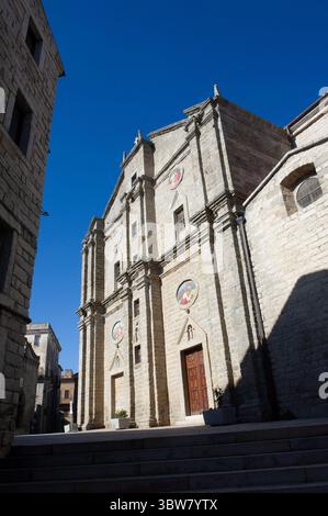 Italien, Sardinien, Sassari – Tempio Pausania, Kathedrale St. Peter des Apostels. Gotisches aragonesisches Portal. Stockfoto