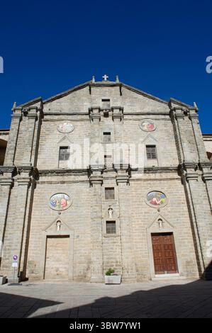 Italien, Sardinien, Sassari – Tempio Pausania, Kathedrale St. Peter des Apostels. Gotisches aragonesisches Portal. Stockfoto