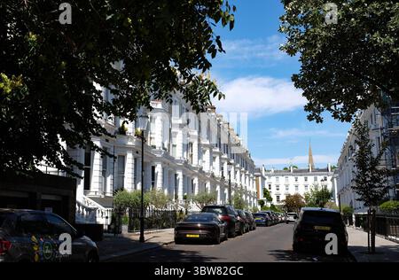 Kensington Streets and Exclusive Properties , London Juli 2025 - Stockfoto