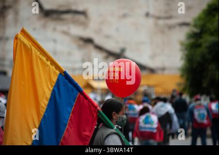 19. November 2020, Bogota, Cundinamarca, Kolumbien: Arbeiter- und Lehrersyndikate demonstrieren während des 19. November 2020 in Kolumbien gegen die Regierung des ehemaligen Präsidenten Ivan duque in Bogota, Kolumbien. (Kreditbild: © Chepa Beltran/VW Pics via ZUMA Wire) Stockfoto