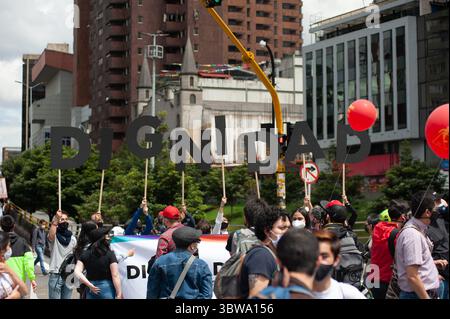19. November 2020, Bogota, Cundinamarca, Kolumbien: Arbeiter- und Lehrersyndikate demonstrieren während des 19. November 2020 in Kolumbien gegen die Regierung des ehemaligen Präsidenten Ivan duque in Bogota, Kolumbien. (Kreditbild: © Chepa Beltran/VW Pics via ZUMA Wire) Stockfoto
