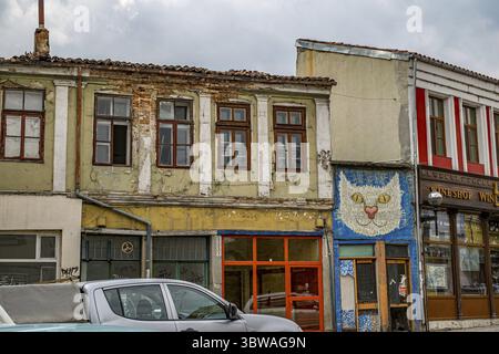Stadt Veliko Tarnovo, Bulgarien - 24. März 2017. Traditionelle bulgarische Architektur in der alten mittelalterlichen Stadt, Veliko Tarnovo, Bulgarien Stockfoto