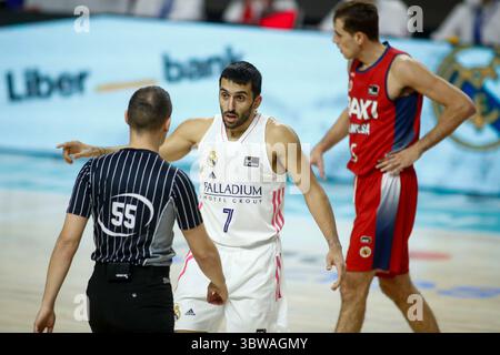 22. November 2020, MADRID, SPANIEN: Facundo Campazzo von Real Madrid protestiert während der spanischen Liga, Liga ACB Endesa, Basketballspiel zwischen Real Madrid und Baxi Manresa im Pavillon des Wizink Center am 22. November 2020 in Madrid. (Bild: © Oscar J. Barroso/AFP7 via ZUMA Wire) Stockfoto