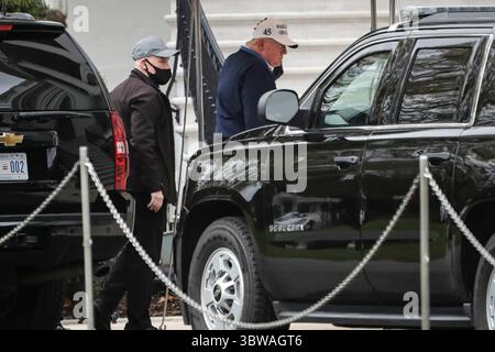 22. November 2020, Washington, District of Columbia, USA: US-Präsident DONALD J. TRUMP geht zurück ins Weiße Haus, nachdem er den Tag in seinem Trump National Golf Club in Washington verbracht hat. (Bild: © Oliver Contreras/CNP via ZUMA Wire) Stockfoto