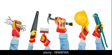 Ein Handsatz für Arbeiter hält verschiedene Werkzeuge, Hammer, Schraubendreher, Zangen isoliert auf weiß mit Hintergrund mit Schneidepfad. Arbeitstag oder Stockfoto