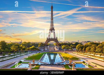 Eiffelturm wunderschöne Aussicht, berühmtes Bild von Paris, Frankreich. Stockfoto