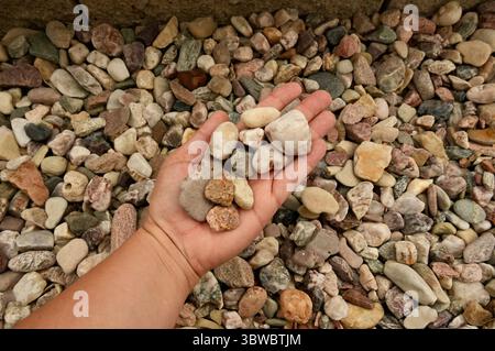 Textur, farbige Steine, verschiedene Steine. Hintergrundfoto. Kleine Größe Stockfoto