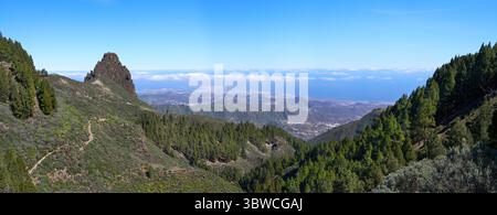 Gran Canaria - Blick auf den Mirador Caldera de Los Marteles auf den Roque Grande bis nach Las Palmas de Gran Canaria Stockfoto