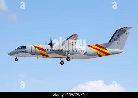 Fairford, Großbritannien. Juli 2025. Militärflugzeuge aus aller Welt kommen im Voraus für die diesjährige Royal International Air Tattoo (RIAT) an, die von Freitag, 18. Bis Sonntag, 20. August stattfindet. De Havilland Canada DHC-8-300 auf RIAT 2025. Quelle: Uwe Deffner/Alamy Live News Stockfoto