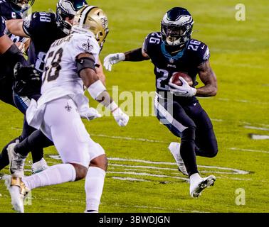 Dezember 2020, Philadelphia, PA, USA: 13. Dezember 2020: Philadelphia Running Back Miles Sanders spielt den Ball während des NFL-Fußballspiels zwischen den New Orleans Saints und den Philadelphia Eagles im Lincoln Financial Field in Philadelphia, Pennsylvania. Scott Serio/Cal Sport Media (Kreditbild: &Copy; Scott Serio/CSM via ZUMA Wire) Stockfoto