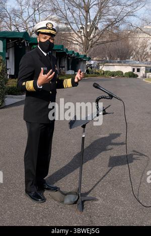21. Dezember 2020, Washington, District of Columbia, USA: Surgeon General of the United States VADM Jerome M. Adams, M.D., M.P.H, spricht am 21. Dezember 2020 im Weißen Haus in Washington, DC. Kredit: Chris Kleponis/Pool über CNP (Kredit-Bild: © Chris Kleponis/CNP via ZUMA Wire) Stockfoto