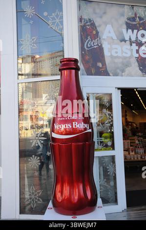 LAS VEGAS/NEVADA/USA 15. DEZEMBER 2017. Coca-Cola-Laden auf dem Las Vegas BLVD in Las Vegas. (Photo.Francis Dean/Dean Pictures) Stockfoto