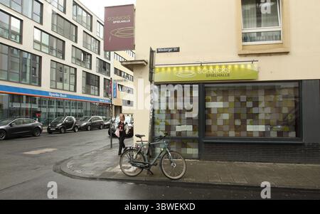 REKORDDATUM NICHT ANGEGEBEN Schnicks Spielhalle in der Altenberger Straße. Köln Nordrhein-Westfalen *** Schnicks-Arkade in der Altenberger Straße Köln Nordrhein-Westfalen Stockfoto