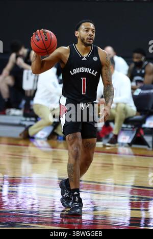 Januar 2021; Chestnut Hill, MA, USA; die Louisville Cardinals bewachen Carlik Jones (1) während des NCAA-Basketballspiels zwischen den Louisville Cardinals und den Boston College Eagles im Conte Forum. Anthony Nesmith/CSM(Credit Image: &Copy; Anthony Nesmith/CSM via ZUMA Wire) Stockfoto