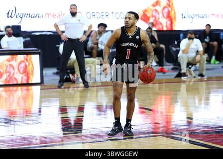 Januar 2021; Chestnut Hill, MA, USA; die Louisville Cardinals bewachen Carlik Jones (1) während des NCAA-Basketballspiels zwischen den Louisville Cardinals und Boston College Eagles im Conte Forum. Anthony Nesmith/CSM(Credit Image: &Copy; Anthony Nesmith/CSM via ZUMA Wire) Stockfoto