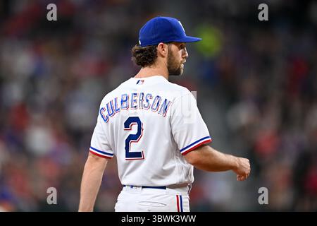 19. Juni 2021: Texas Rangers Shortstop Charlie Culberson (2) während eines Spiels zwischen den Minnesota Twins und den Texas Rangers im Globe Life Field in Arlington, Texas. Manny Flores/Cal Sport Media Stockfoto