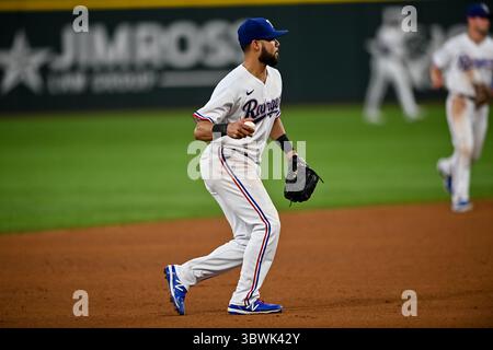 19. Juni 2021: Der dritte Baseman der Texas Rangers Isiah Kiner-Falefa (9) während eines Spiels zwischen den Minnesota Twins und den Texas Rangers auf dem Globe Life Field in Arlington, Texas. Manny Flores/Cal Sport Media Stockfoto