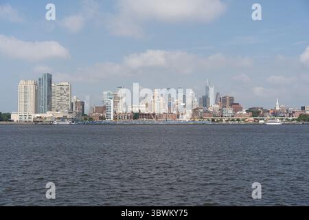 Camden, New Jersey - 1. Juli 2025: Landscape View of Philadelphia from Camden Stockfoto