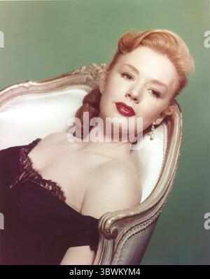 Piper Laurie liegt auf dem Stuhl und trägt schwarzes Kleid Porträt (Bild: © Movie Star News via ZUMA Press Wire Service) Stockfoto