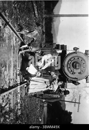 Gloria Swanson in einer Filmszene. Gloria Swanson war eine US-amerikanische Schauspielerin und Sängerin. Wie viele andere bekannte Schauspielerinnen ihrer Zeit begann Swanson ihre Karriere als Stummfilmstar und arbeitete an vielen Filmen mit dem berühmten Regisseur Cecil B. DeMille, darunter Don't Change Your Ehemann und Male and Female, beide 1919. Ihre denkwürdigste Rolle war Norma Desmond im Sunset Boulevard 1950. (Foto: © Movie Star News via ZUMA Press Wire Service) Stockfoto