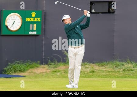 Portrush, Irland. Juli 2025. Der dänische Nicolai Højgaard fährt auf Loch eins in der ersten Gruppe der 153. Open Championship in Royal Portrush. Quelle: Tim Gray/Alamy Live News Stockfoto