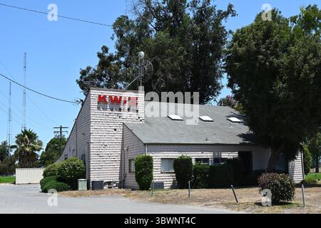 SANTA ANA, KALIFORNIEN - 16. JULI 2025: KWIZ 96,7 FM-Radiostation auf dem Golfplatz Willowick. Stockfoto