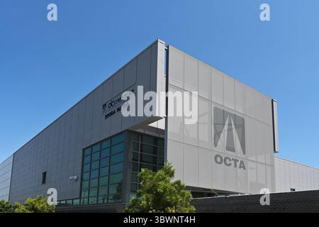 SANTA ANA, KALIFORNIEN - 16. JULI 2025: OC Streetcar Maintenance and Storage Facility in 5th Street. Stockfoto