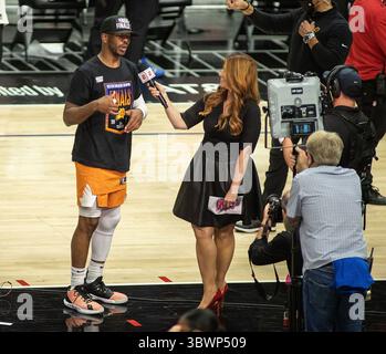 30. Juni 2021, Los Angeles, Kalifornien, USA: Chris Paul #3 der Los Angeles Clippers spricht nach dem Sieg von Spiel 6 des NBA-Playoff-Spiels der Western Conference 2021 gegen die Los Angeles Clippers am Mittwoch, den 30. Juni 2021 im Staples Center in Los Angeles, Kalifornien. Clippers verlieren gegen Sonnen, 103-130. JAVIER ROJASPI (Bild: © Prensa Internacional Via ZUMA Wire) Stockfoto