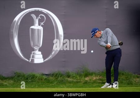 Der dänische Thorbjorn Olesen spielt am ersten Tag der 153. Open Championship in Royal Portrush, County Antrim, Nordirland. Bilddatum: Donnerstag, 17. Juli 2025. Stockfoto