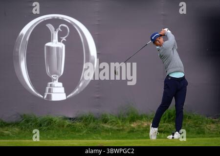 Der dänische Thorbjorn Olesen spielt am ersten Tag der 153. Open Championship in Royal Portrush, County Antrim, Nordirland. Bilddatum: Donnerstag, 17. Juli 2025. Stockfoto