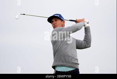 Der dänische Thorbjorn Olesen spielt am ersten Tag der 153. Open Championship in Royal Portrush, County Antrim, Nordirland. Bilddatum: Donnerstag, 17. Juli 2025. Stockfoto
