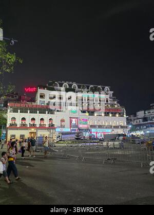 Hanoi, Vietnam - 10. Oktober 2024: Hinterstraße der Altstadt von Hanoi, Vietnam. Stockfoto
