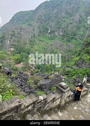 Ninh Binh, Vietnam - Aussichtspunkt der Hang Mua-Höhle, ein neues Reiseziel in Ninh Binh Stockfoto