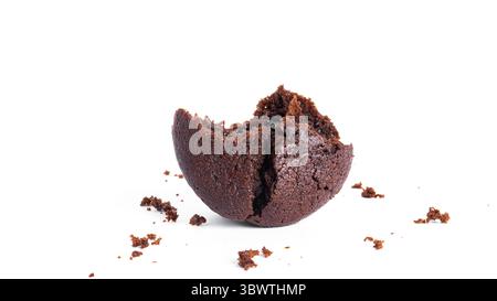 Schokoladen-Cupcakes mit Kirschmarmelade isoliert auf weißem Hintergrund. Schokoladenmuffin. Hochwertige Fotos Stockfoto