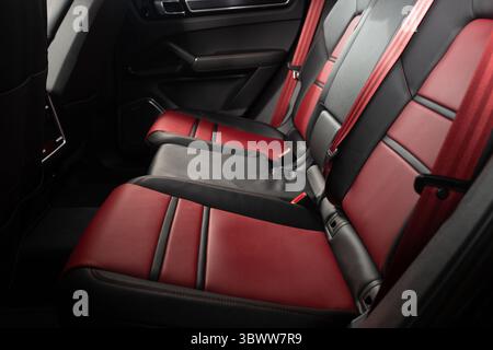 Moderne Ledersitze im Sportstil Stockfoto