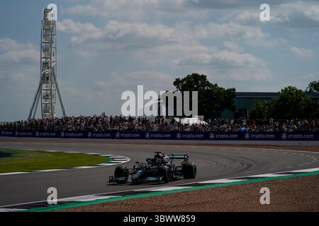 16. Juli 2021, Towcester, Großbritannien: LEWIS HAMILTON aus Großbritannien und das Mercedes-AMG F1 Team fahren während des Trainings des FIA Formel 1 Grand Prix 2021 auf dem Silverstone Circuit in Towcester, Großbritannien. (Bild: © James Gasperotti/ZUMA Wire) Stockfoto