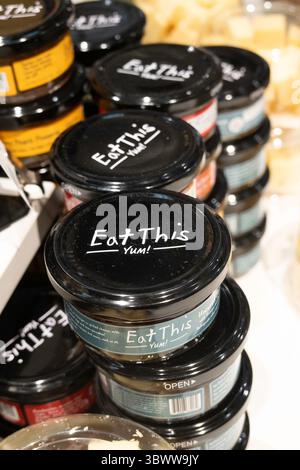 Whole Foods Market Nomad befindet sich an der 63 Madison Ave in New York City, USA 2025 Stockfoto