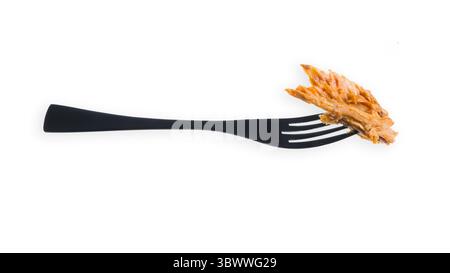 Dose Thunfisch isoliert, Albacore Fisch Brocken in offener Dose, Thunfischöl konservieren, Meeresfrüchte konservieren auf weißem Hintergrund Stockfoto