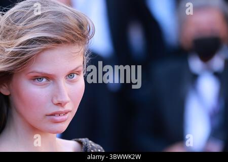 Filmfestspiele Von Cannes 2021. 74. Ausgabe des „Festival International du Film de Cannes“ unter COVID-19-Ausbruch am 07/2021 in Cannes, Frankreich. Gäste kommen zur Vorführung des Films „Aline, die Stimme der Liebe“, Elena Badri-Dunaevskaja. Â Pierre Teyssot/Maxppp. (Foto: Pierre Teyssot/ESPA-Images)(Credit Image: &Copy; ESPA Photo Agency/CSM via ZUMA Wire) Stockfoto