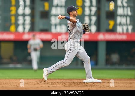 Juli 1202021: Der zweite Baseman Dylan Moore (25) von Seattle beendet ein Doppelspiel mit den Seattle Mariners und den Colorado Rockies, die im Coors Field in Denver Co. Ausgetragen werden. David Seelig/Cal Sport Medi(Credit Image: &Copy; David Seelig/Cal Sport Media/CSM via ZUMA Wire) Stockfoto