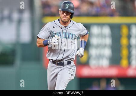 Juli 1202021: Der zweite Baseman Dylan Moore (25) trifft den Ball während des Spiels mit den Seattle Mariners und den Colorado Rockies, die im Coors Field in Denver Co. Ausgetragen werden. David Seelig/Cal Sport Medi(Credit Image: &Copy; David Seelig/Cal Sport Media/CSM via ZUMA Wire) Stockfoto